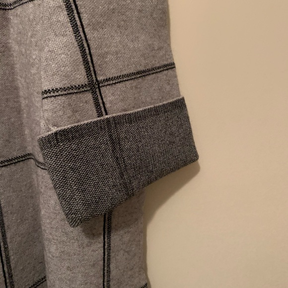 Tahari Sweater - Picture 9 of 11